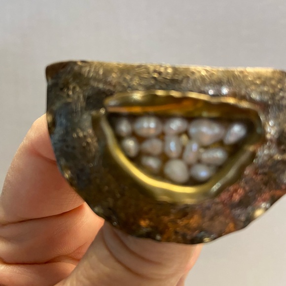 Handcrafted vintage earrings and brooch set. - Picture 2 of 3